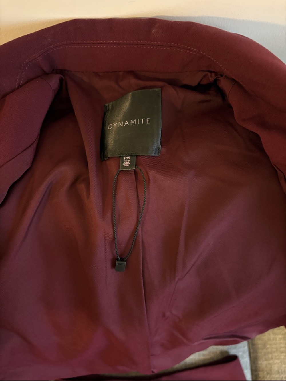 Cropped Burgundy Two-Piece Suit Set - Picture 2 of 4
